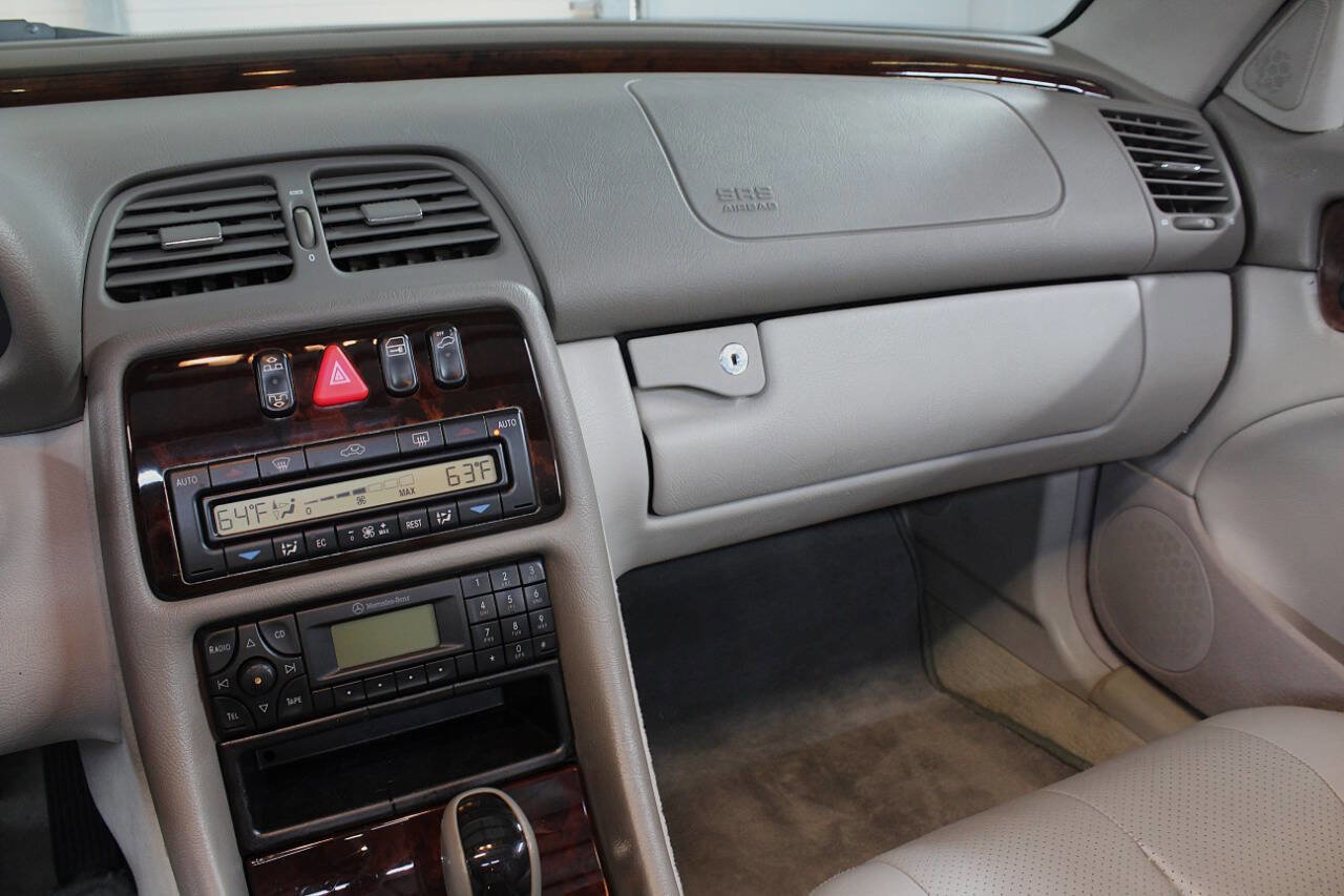 Used 2001 Mercedes-Benz CLK 320 Cabriolet image 19