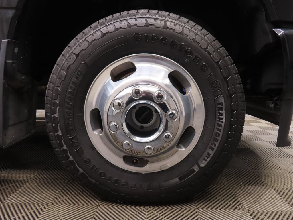 Used 2025 Ford F350 Platinum w/ Platinum Plus Package AWD/4WD image 9