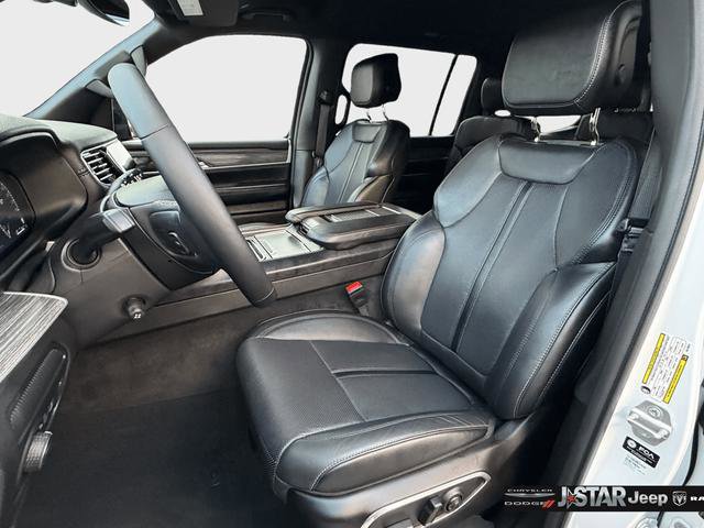 Used 2023 Jeep Wagoneer Series III w/ Flexible Seating Group RWD image 11