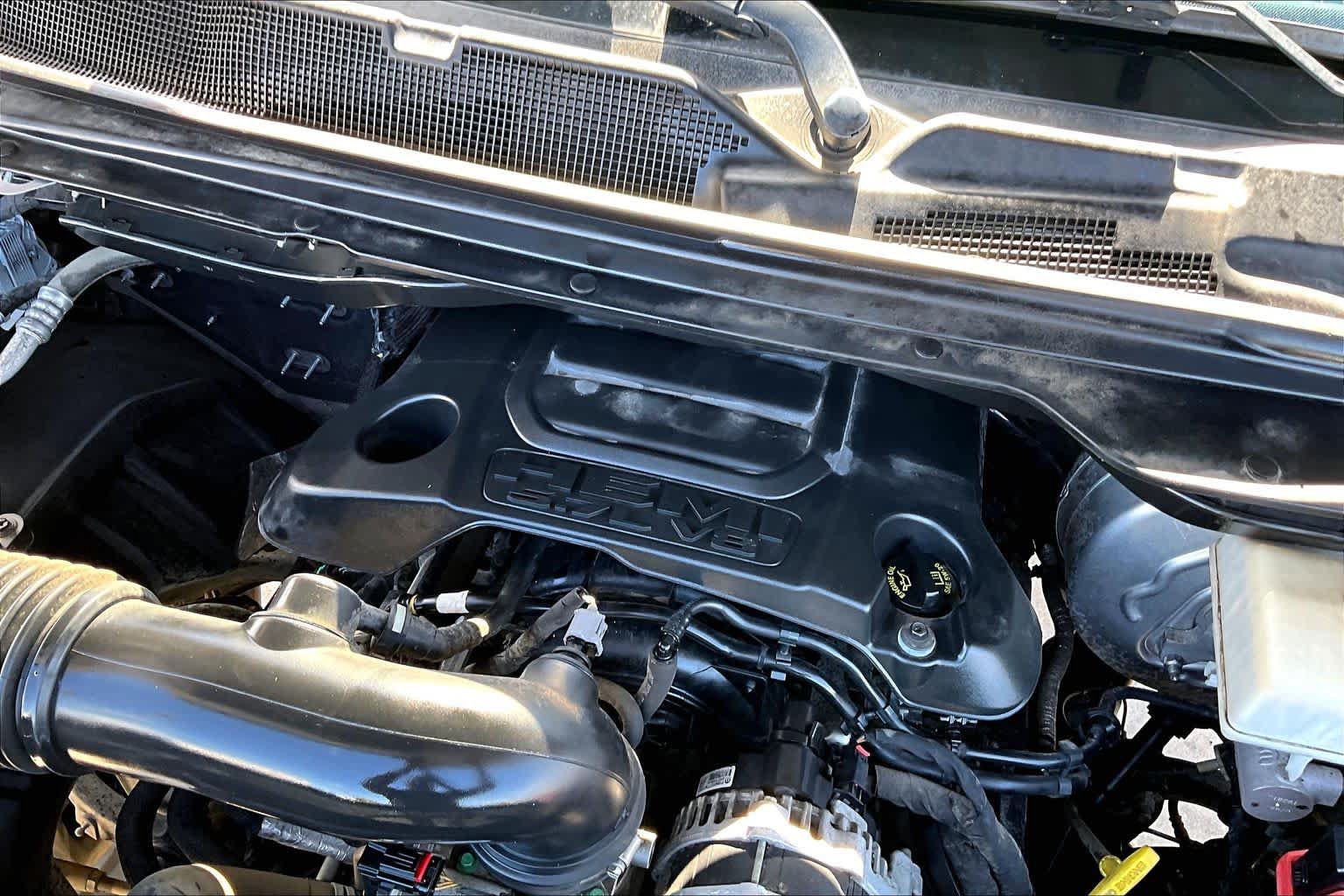 Used 2020 RAM 1500 Laramie w/ Sport Appearance Package AWD/4WD image 33