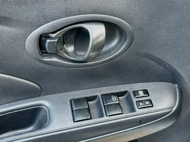 Used 2012 Nissan Versa SV FWD image 13