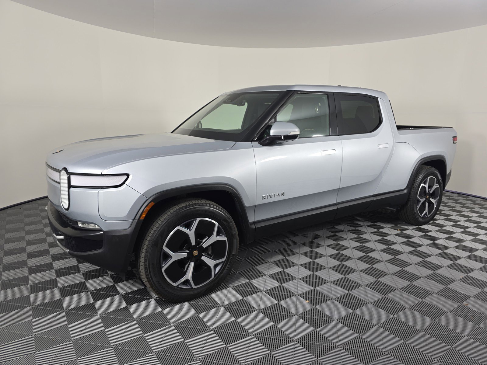 Used 2024 Rivian R1T Adventure image 1