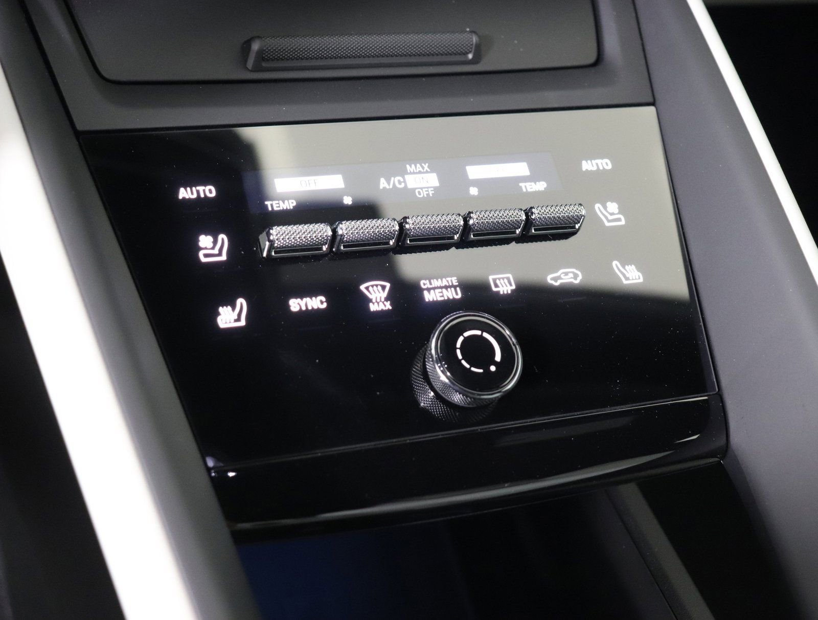 Certified 2025 Porsche Macan Electric RWD image 33
