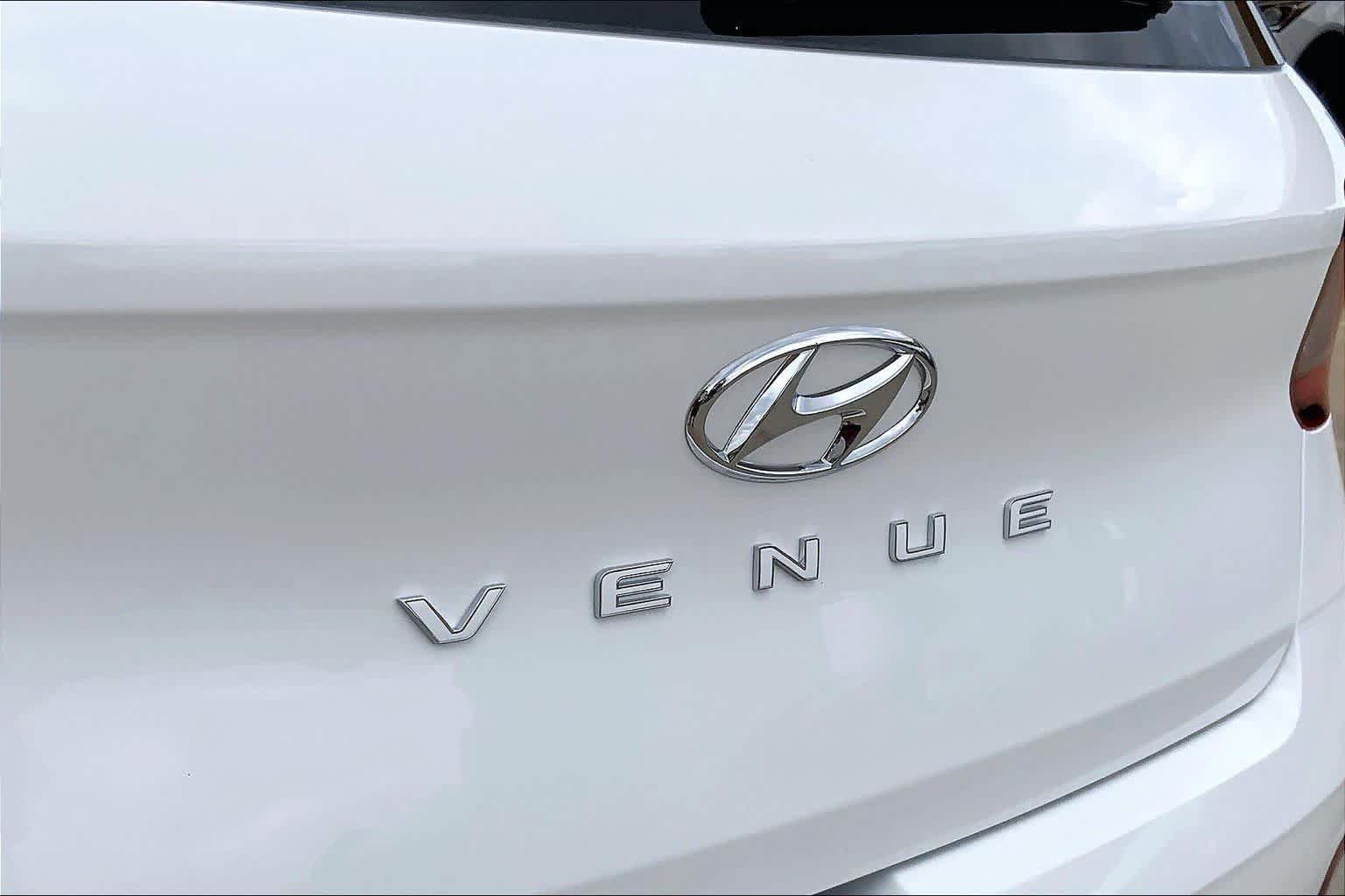 New 2026 Hyundai Venue SEL FWD image 15