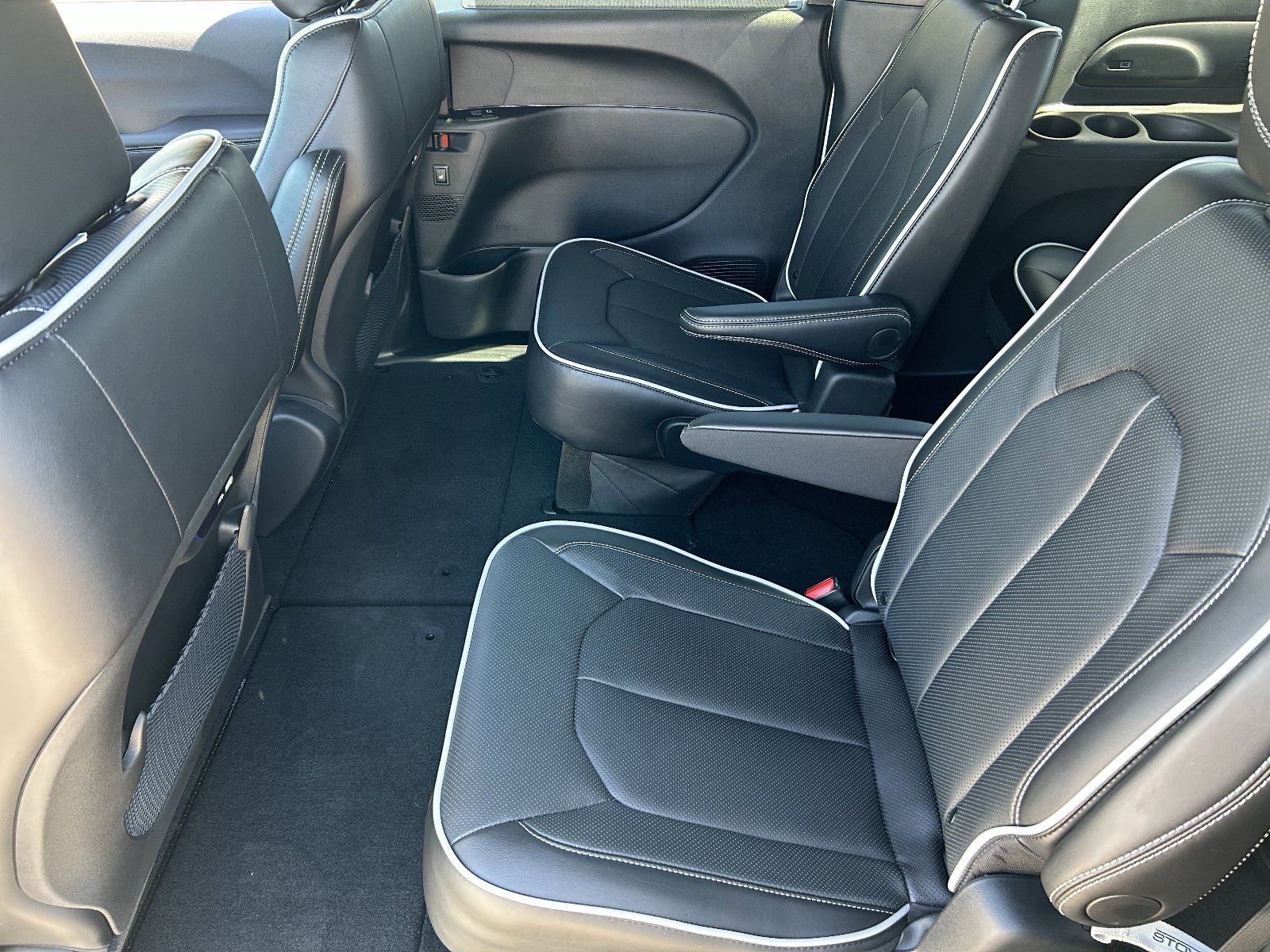 New 2026 Chrysler Pacifica Limited w/ S Appearance Package FWD image 16