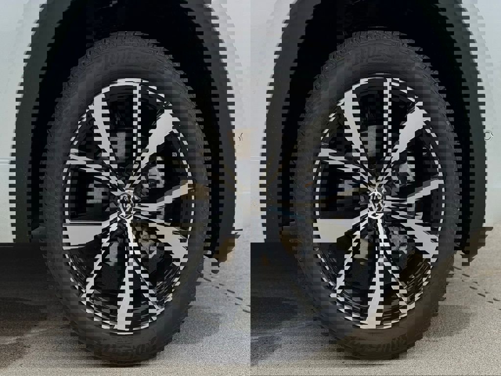 New 2026 Volkswagen Atlas Cross Sport SEL Premium R-Line image 7