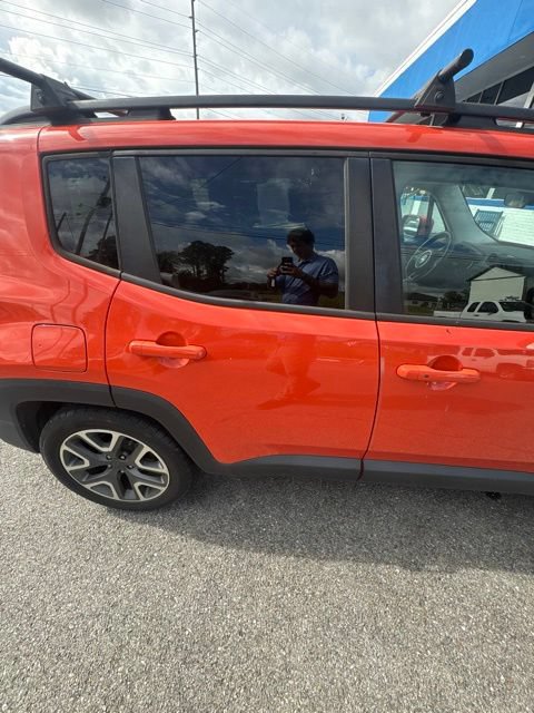 Used 2016 Jeep Renegade Latitude FWD image 21