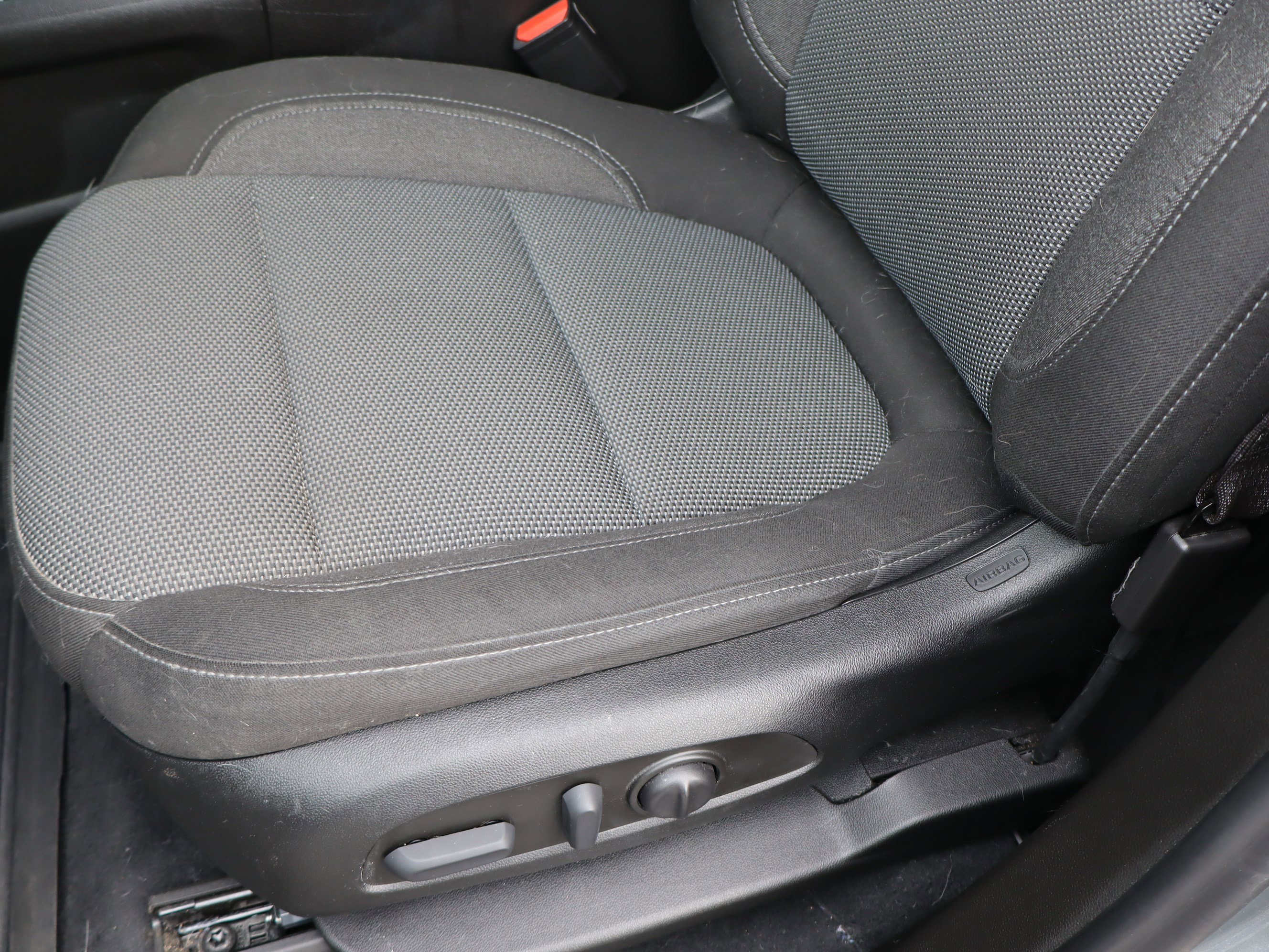 Certified 2023 Chevrolet Traverse LT w/ LPO, Floor Liner Package image 17