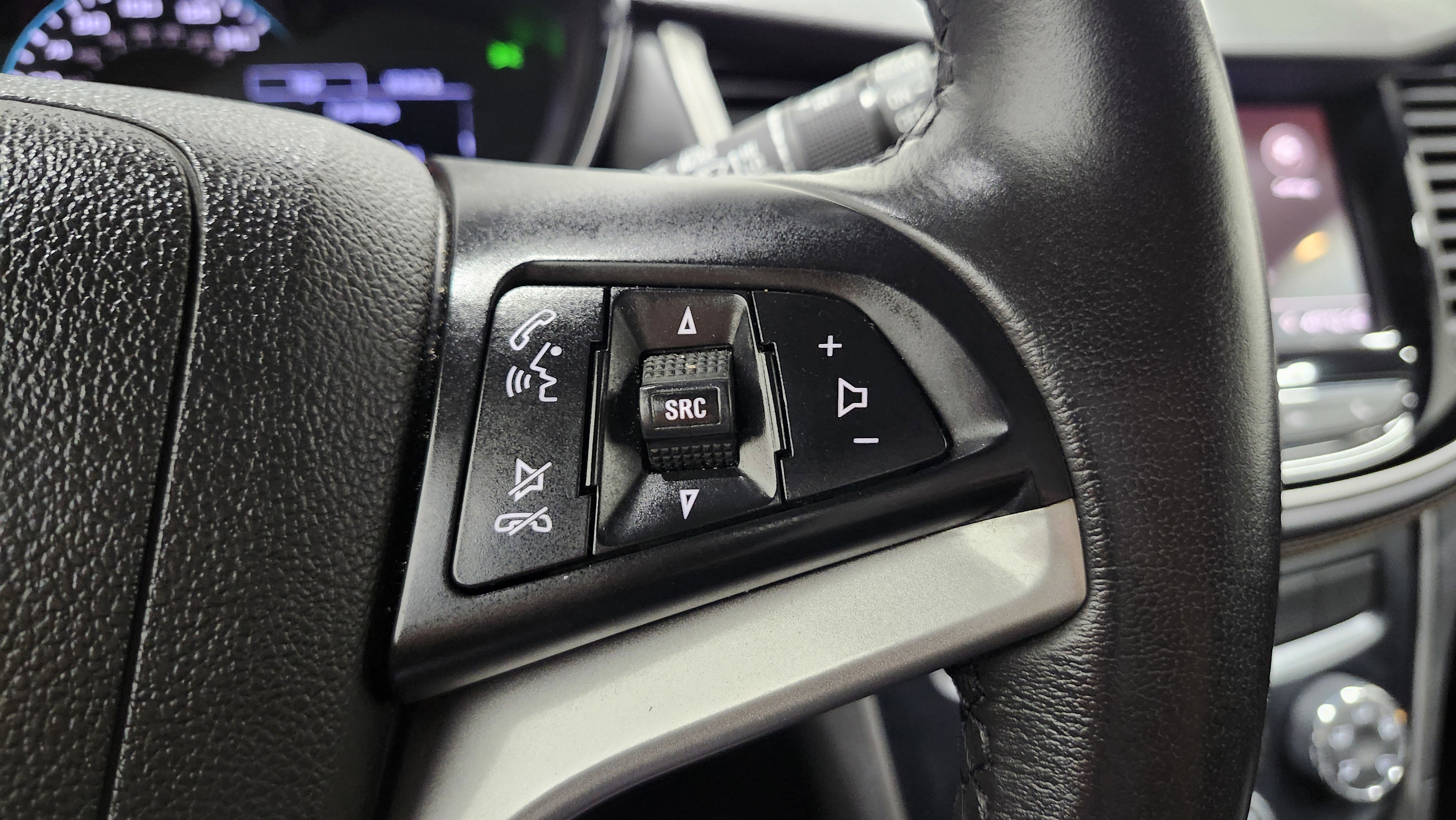 Used 2020 Chevrolet Trax LT w/ LT Convenience Package image 32