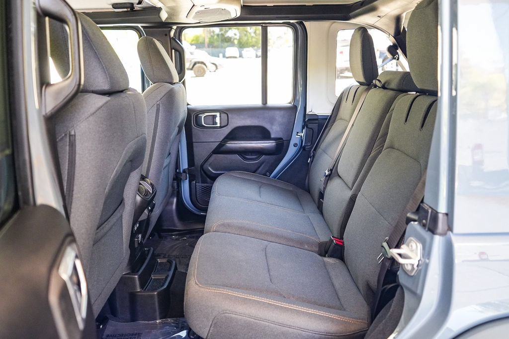 Used 2024 Jeep Wrangler Unlimited Sahara AWD/4WD image 17