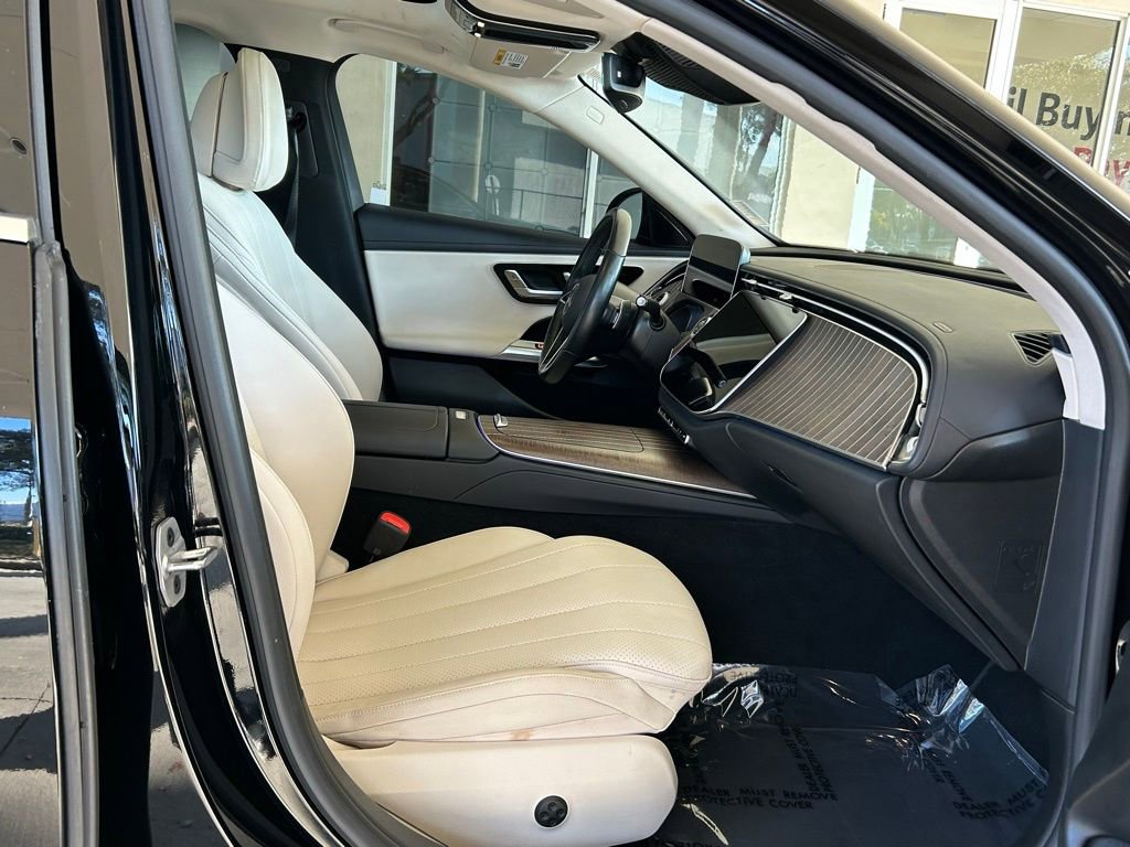 Used 2025 Mercedes-Benz E 350 4MATIC Sedan image 31