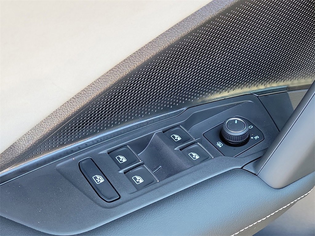 New 2026 Volkswagen Tiguan SE R-Line image 16