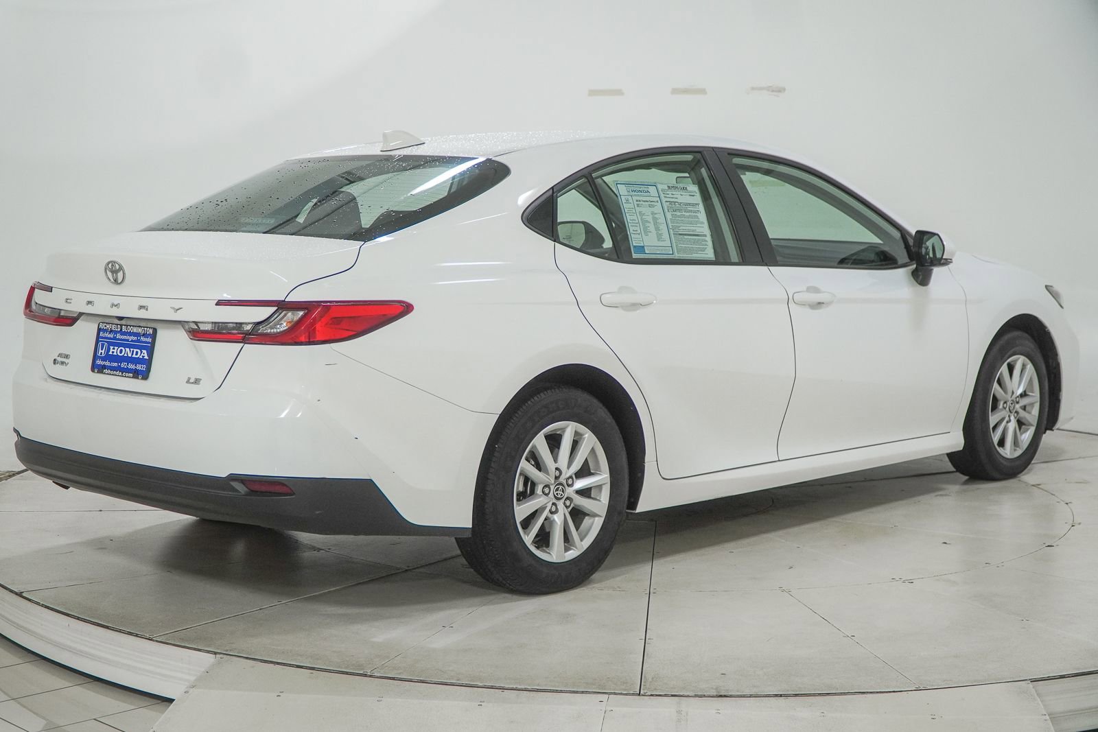 Used 2025 Toyota Camry LE AWD/4WD image 11