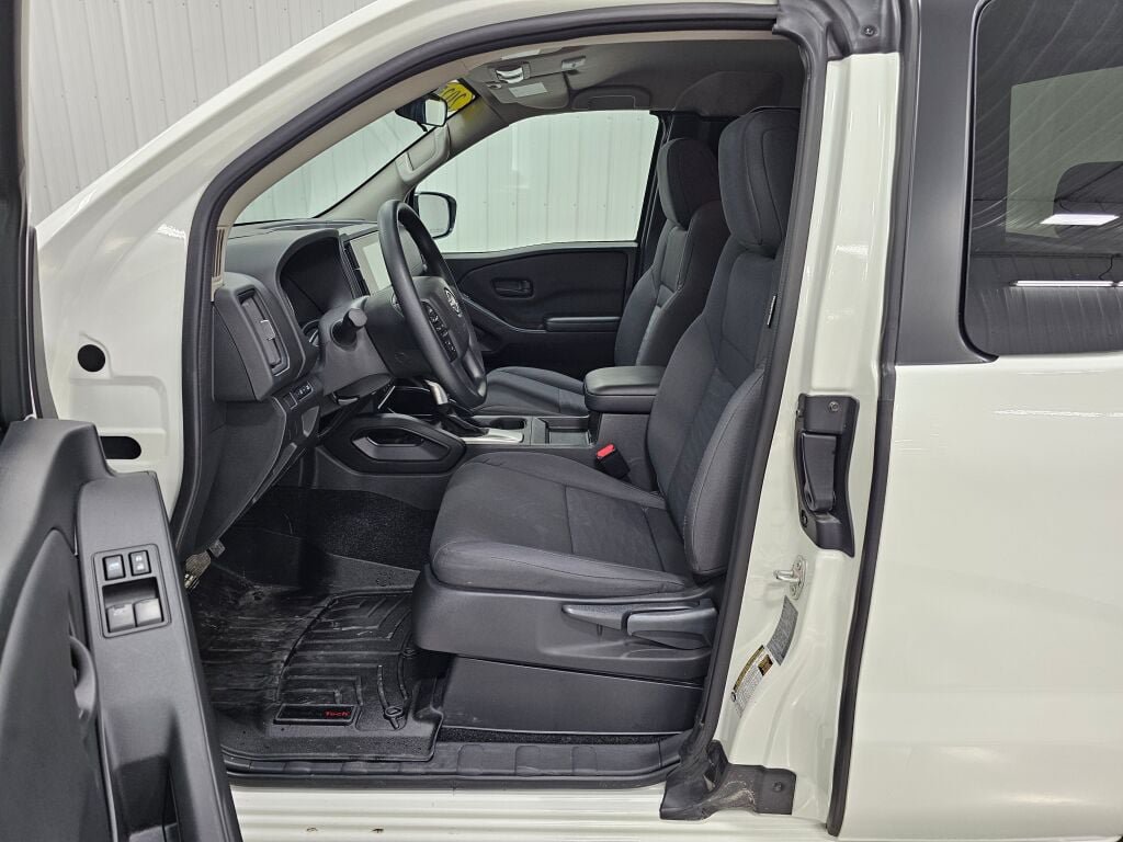 Used 2025 Nissan Frontier S AWD/4WD image 11