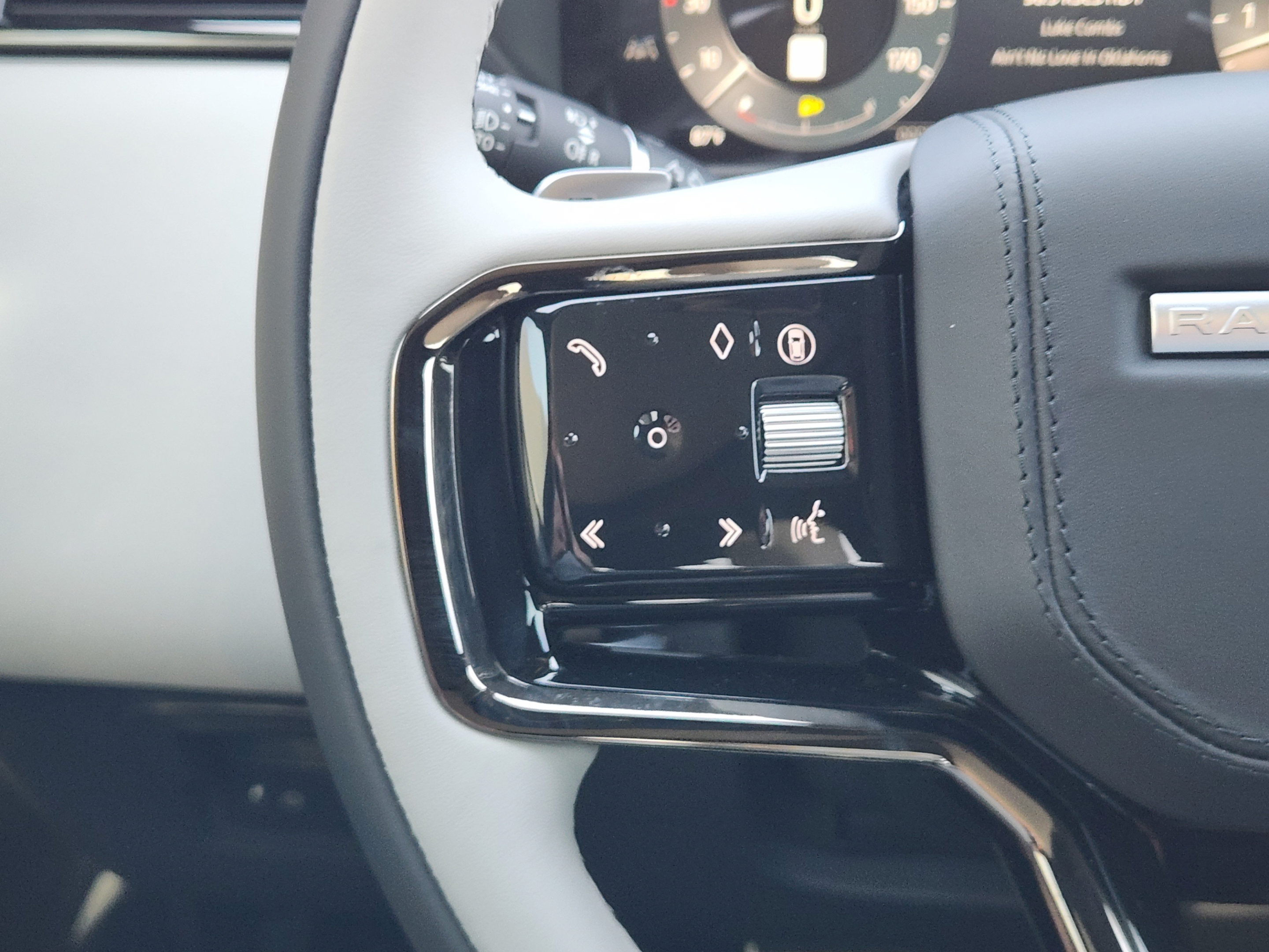 New 2026 Land Rover Range Rover Velar Belgravia AWD/4WD image 24