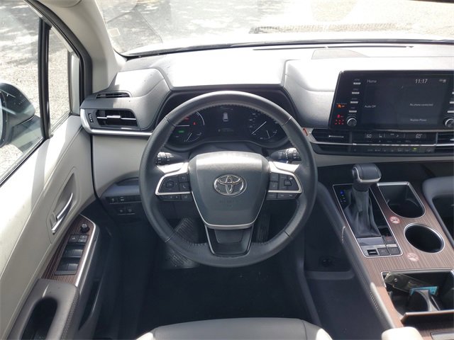 Used 2024 Toyota Sienna XLE image 26