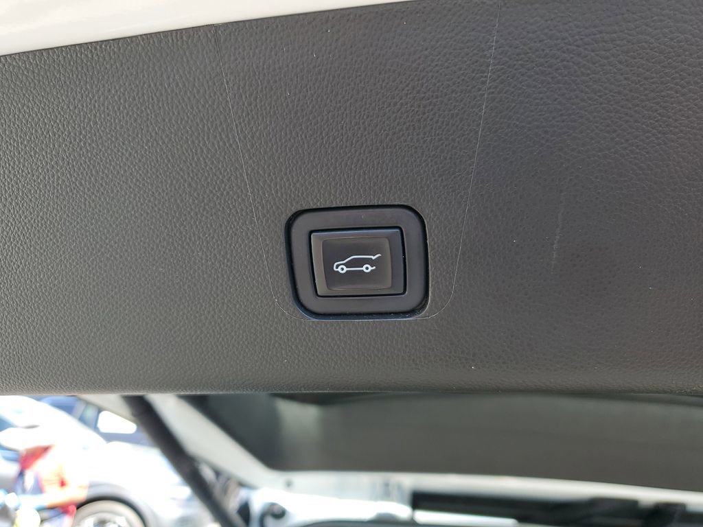 Used 2023 Chevrolet Traverse LT image 10