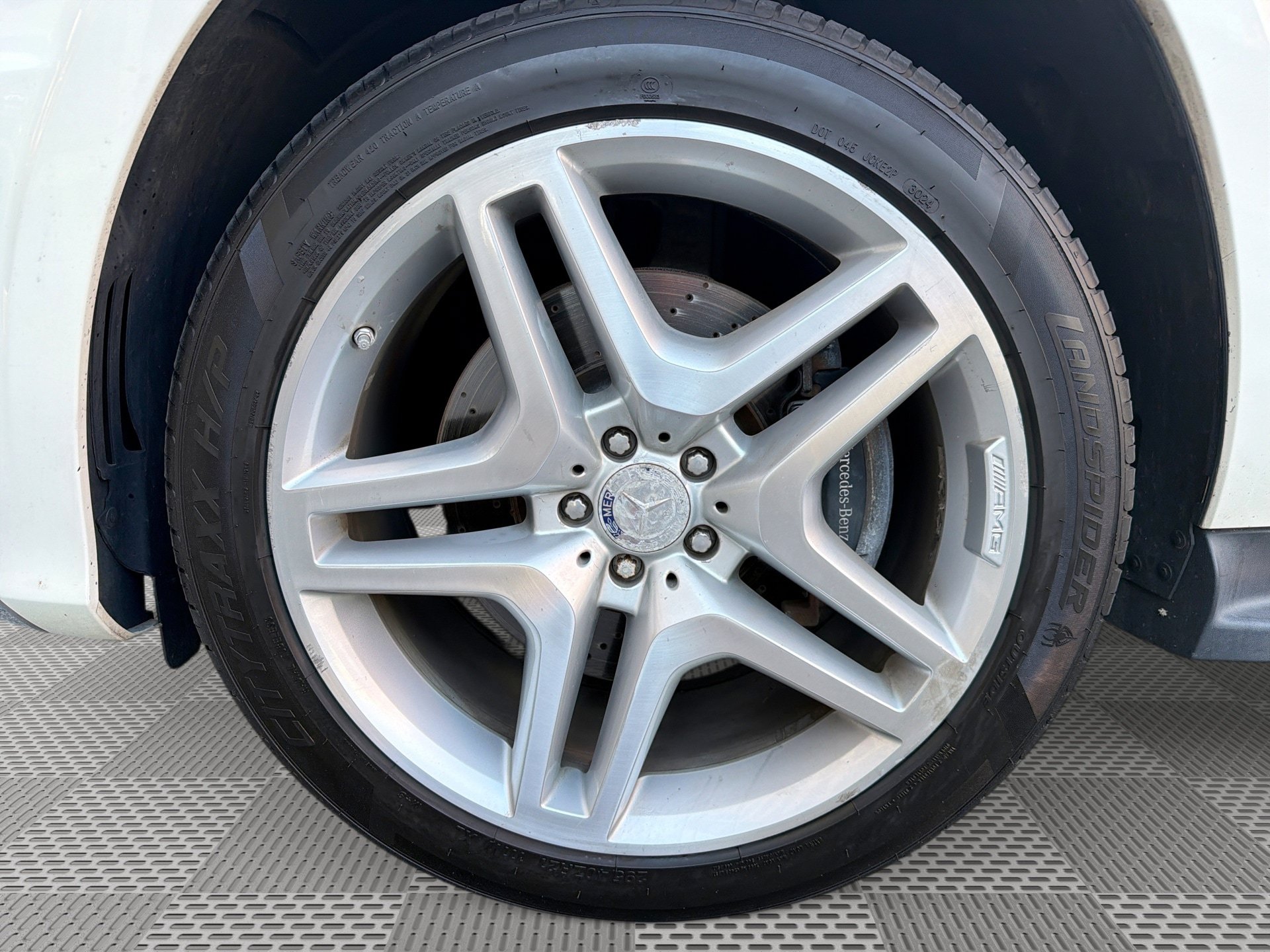 Used 2015 Mercedes-Benz GL 550 4MATIC image 19