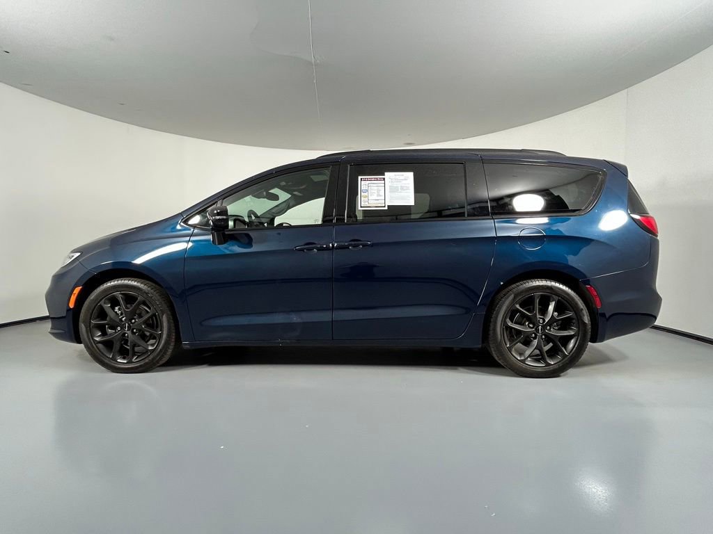 Used 2024 Chrysler Pacifica Limited w/ S Appearance Package FWD image 4