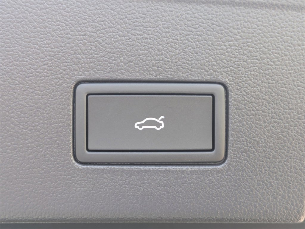 New 2026 Volkswagen Atlas Cross Sport SE image 14