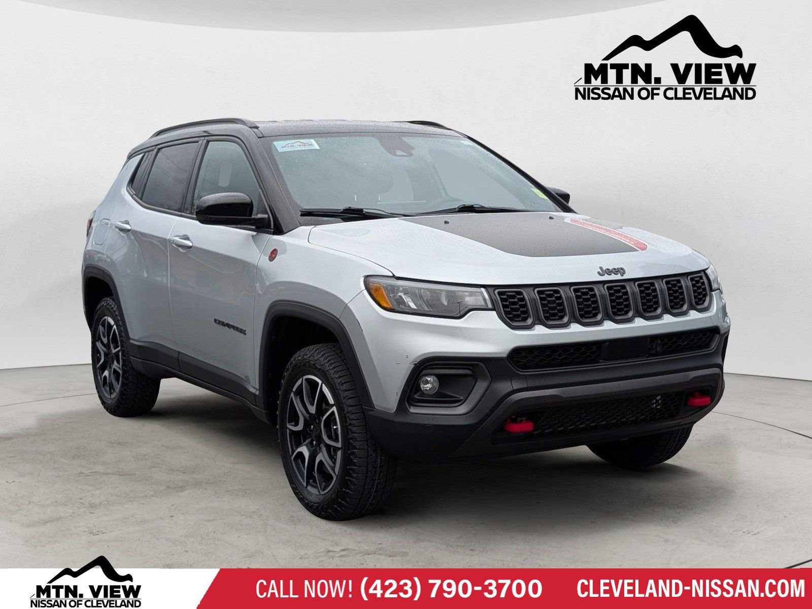 Used 2024 Jeep Compass Trailhawk video 2