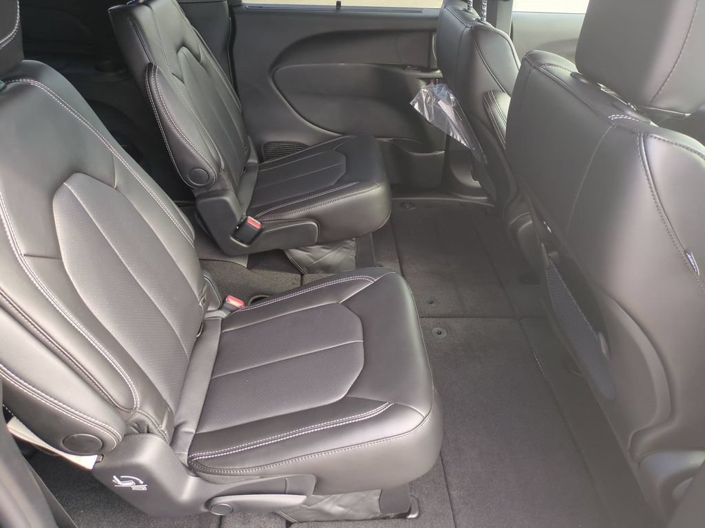 New 2027 Chrysler Pacifica Select FWD image 31