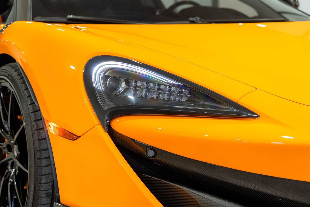 Used 2019 McLaren 600LT RWD image 12
