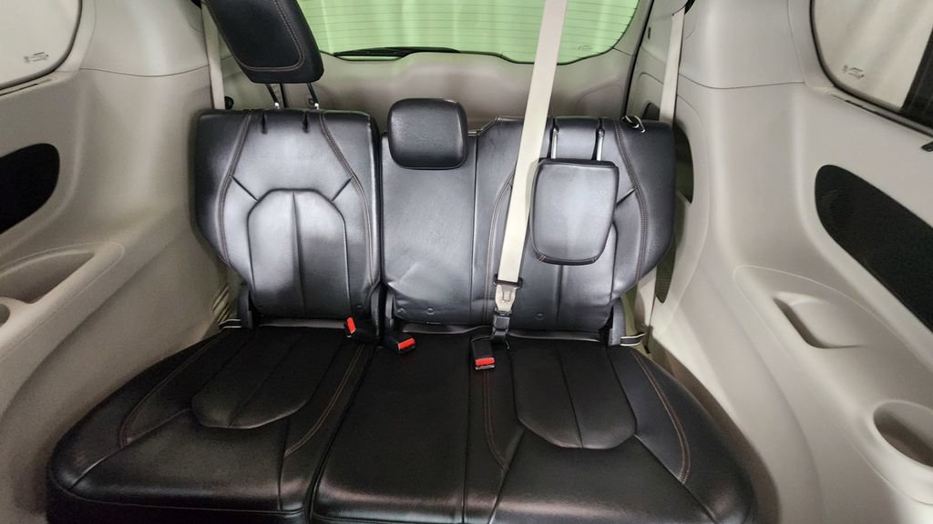 Used 2017 Chrysler Pacifica Touring-L Plus FWD image 15