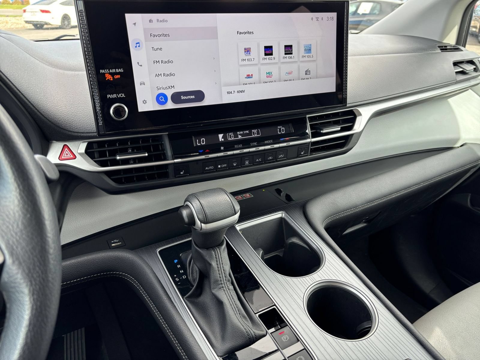 Used 2025 Toyota Sienna XLE FWD image 16