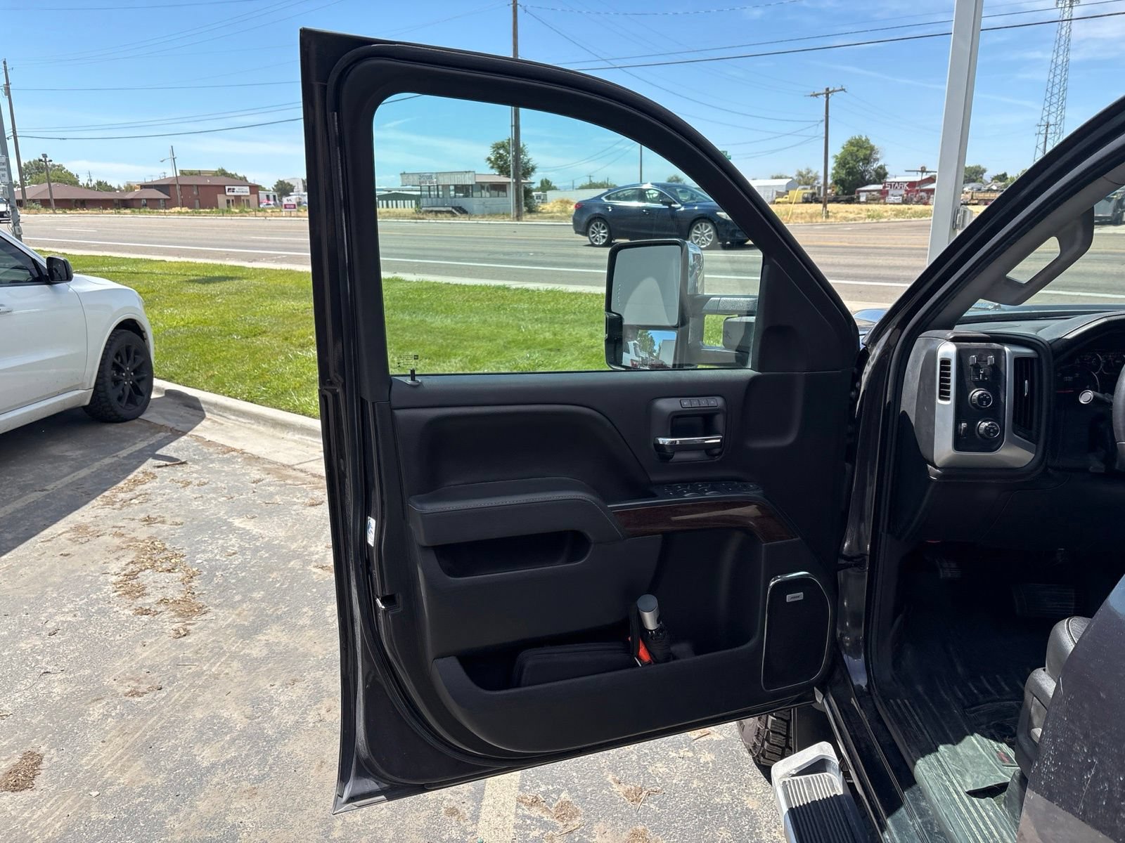 Used 2016 GMC Sierra 2500 SLT w/ Duramax Plus Package AWD/4WD image 11