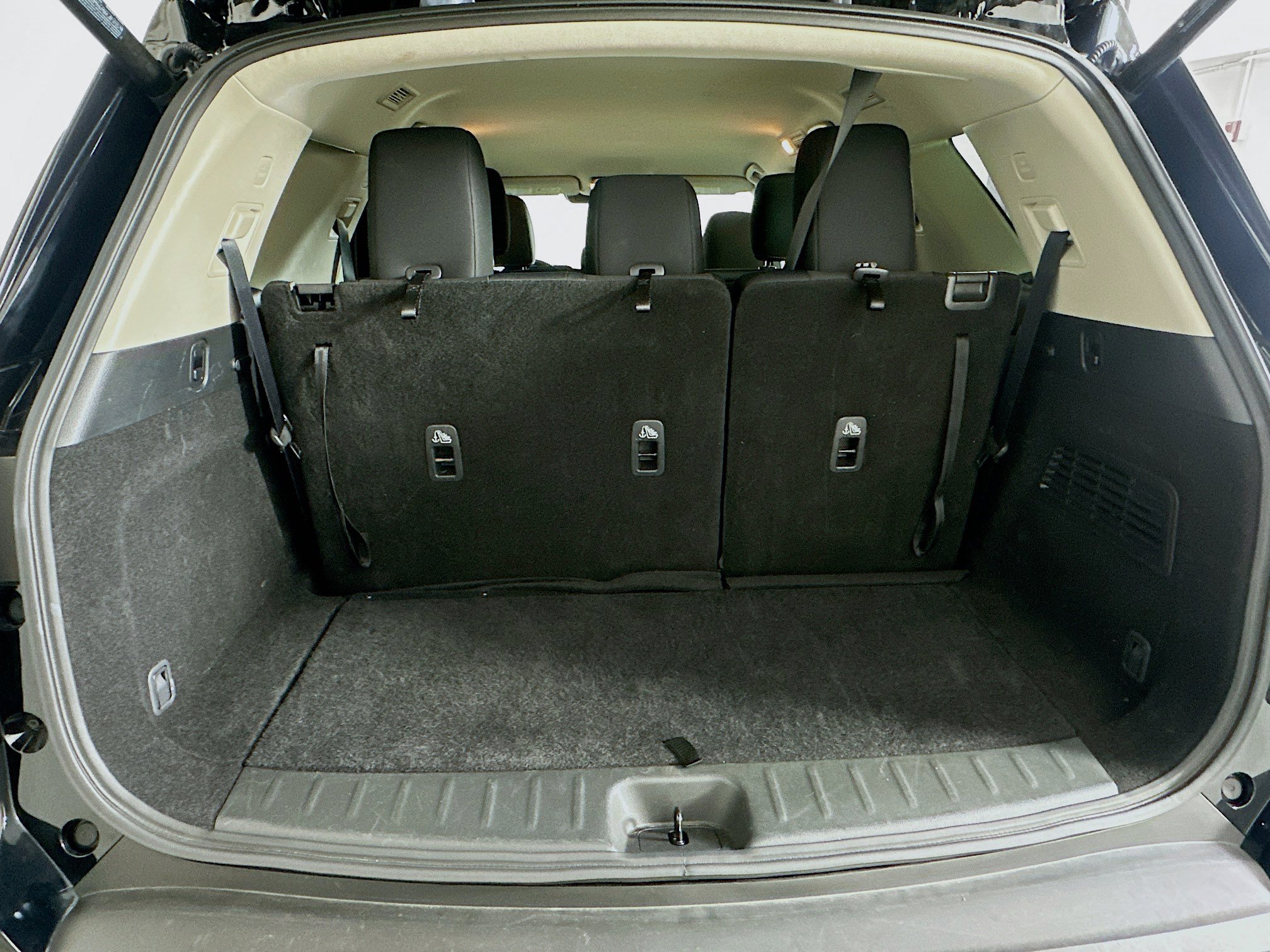 Used 2025 Nissan Pathfinder SV AWD/4WD image 28