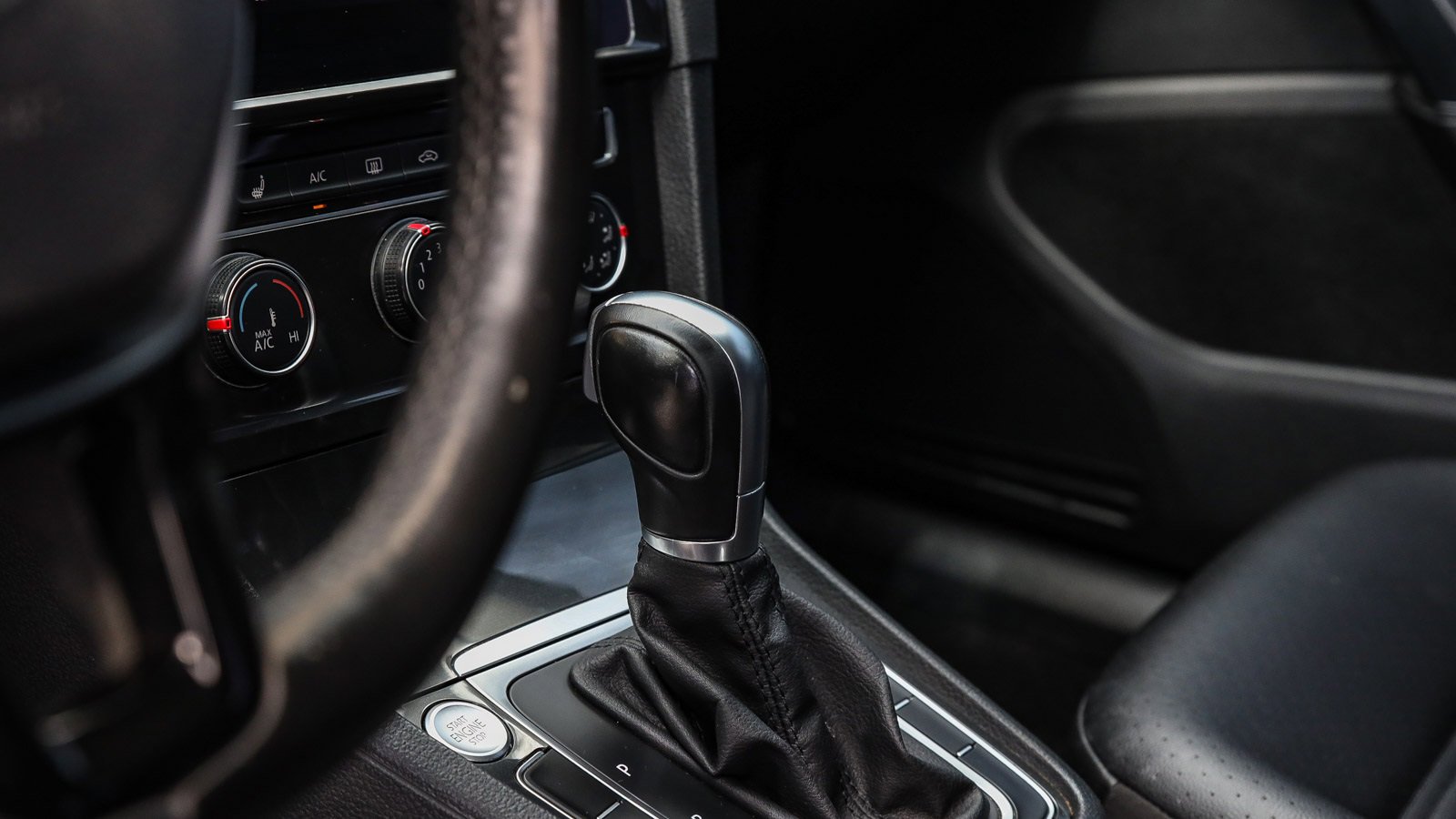 Used 2019 Volkswagen Golf SE image 22