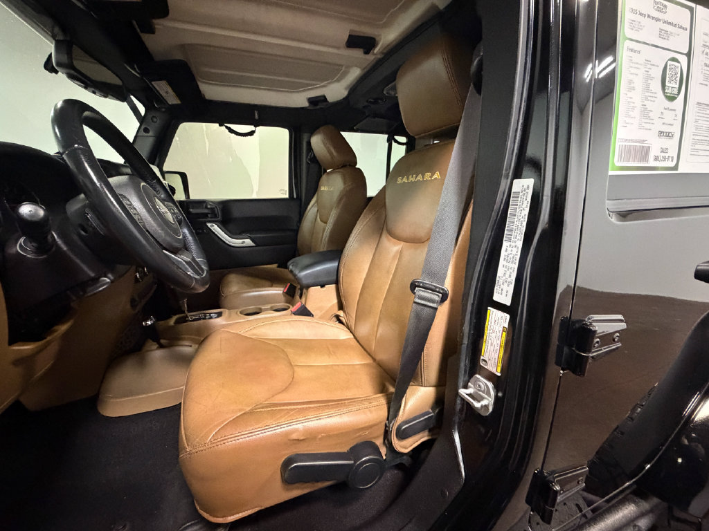 Used 2015 Jeep Wrangler Unlimited Sahara w/ Connectivity Group AWD/4WD image 12