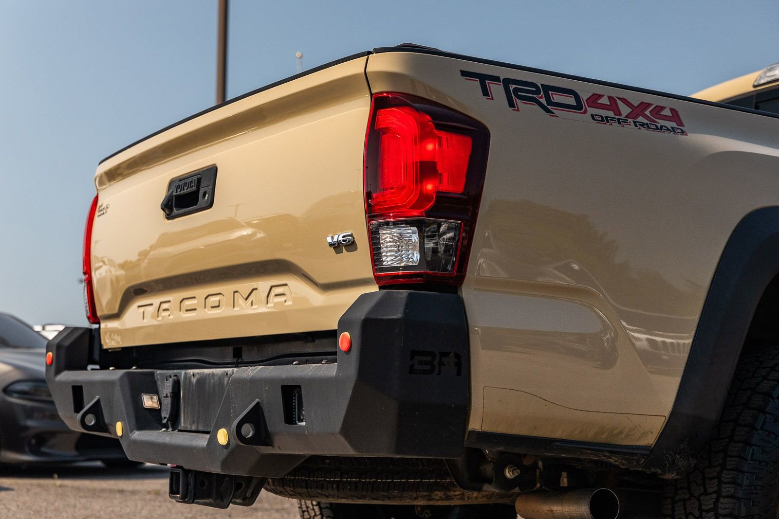 Used 2018 Toyota Tacoma TRD Off-Road AWD/4WD image 15