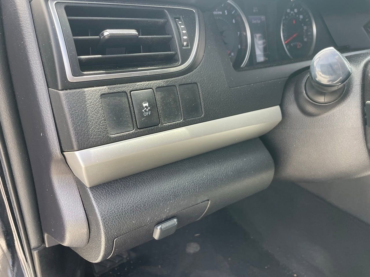 Used 2016 Toyota Camry SE FWD image 6