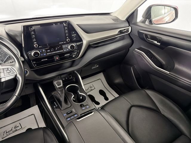 Used 2020 Toyota Highlander XLE AWD/4WD image 22