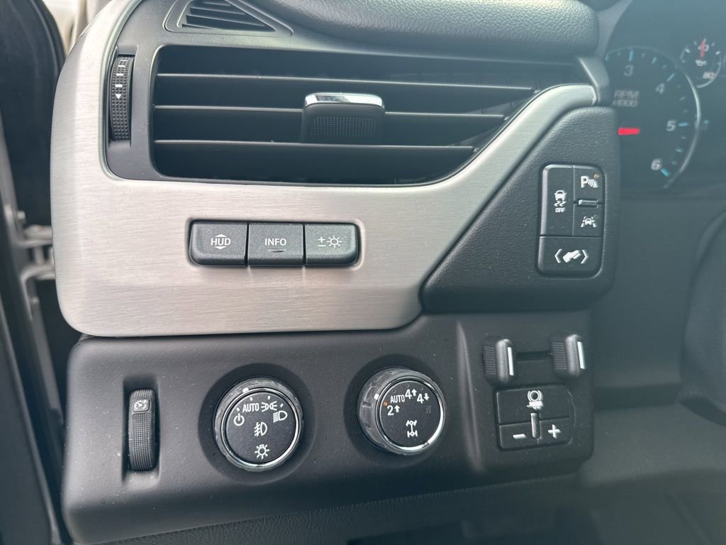 Used 2019 GMC Yukon XL SLT w/ Graphite Performance Edition image 14