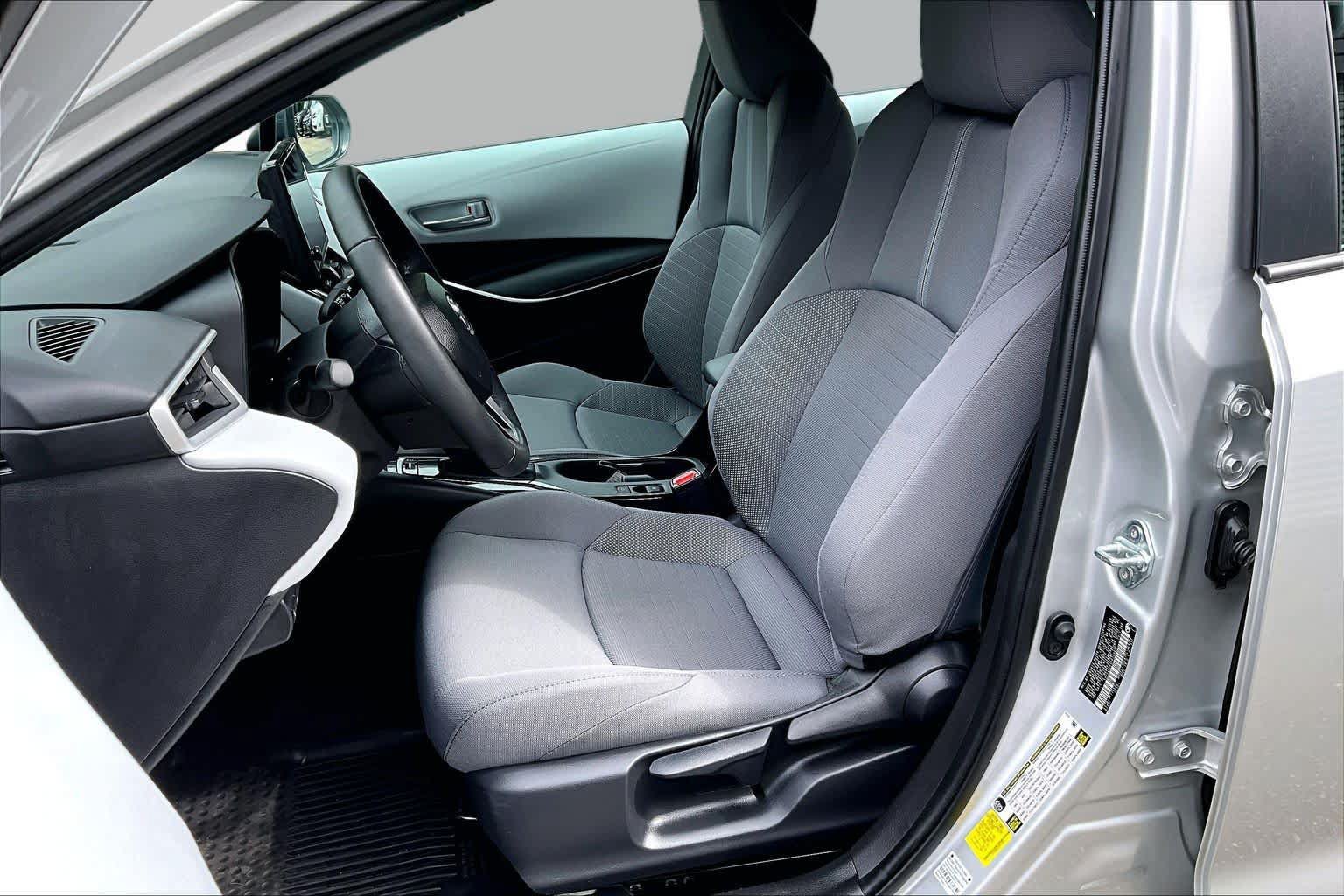 Certified 2025 Toyota Corolla SE FWD image 9