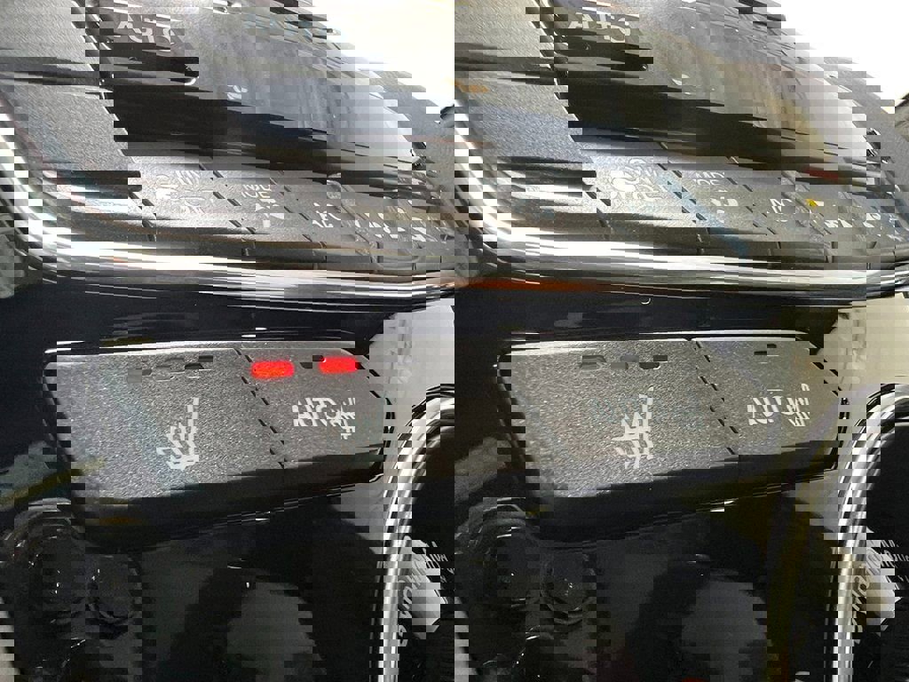 Used 2025 Acura RDX SH-AWD image 37