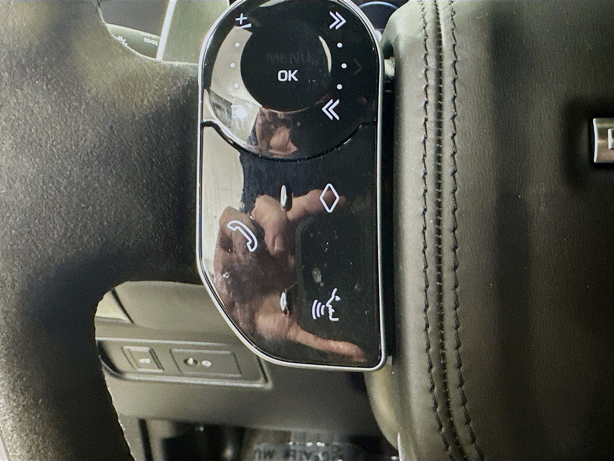 Used 2021 Land Rover Range Rover Sport HST AWD/4WD image 12