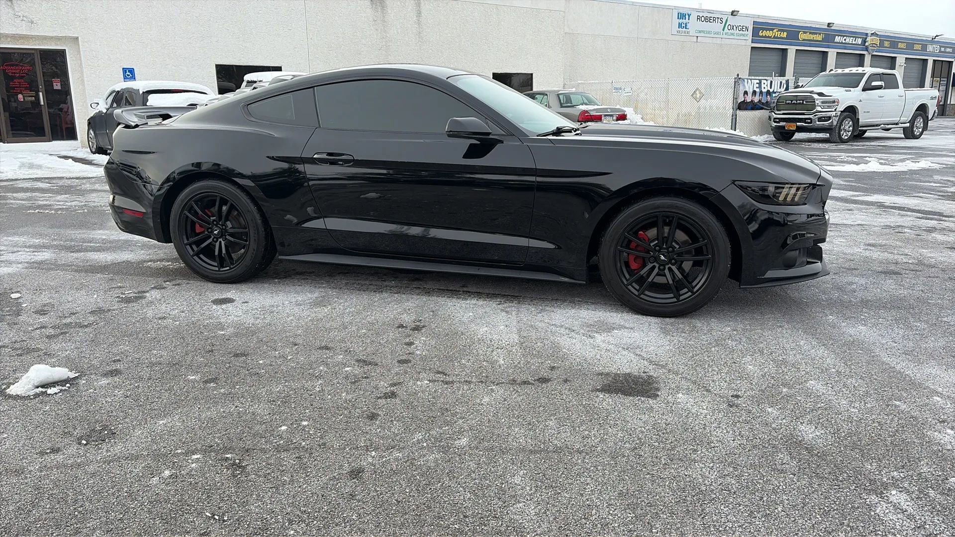 Used 2017 Ford Mustang Coupe image 5