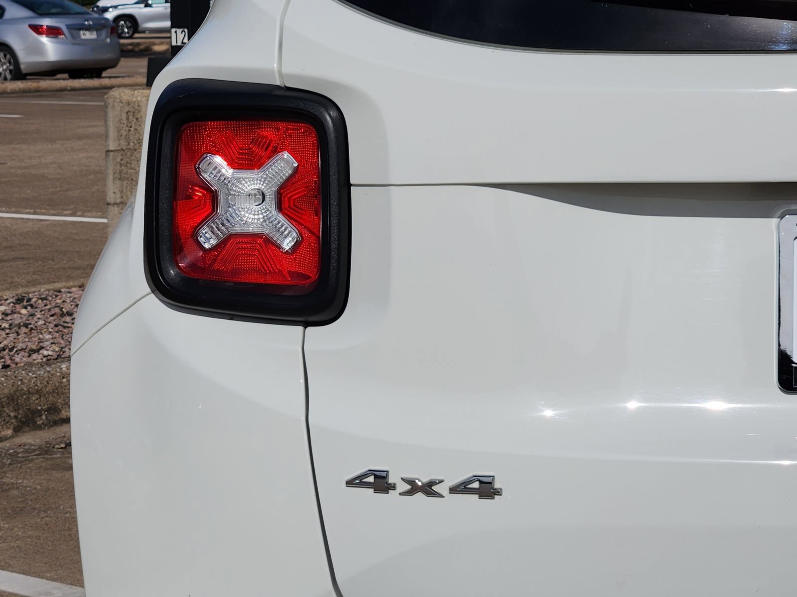 Used 2023 Jeep Renegade Latitude AWD/4WD image 15