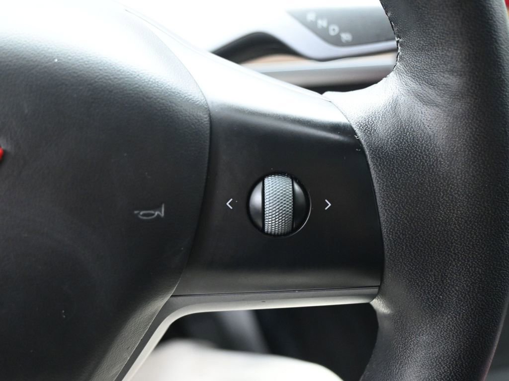 Used 2023 Tesla Model 3 Standard Range image 19