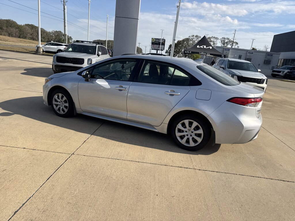 Used 2022 Toyota Corolla LE image 30