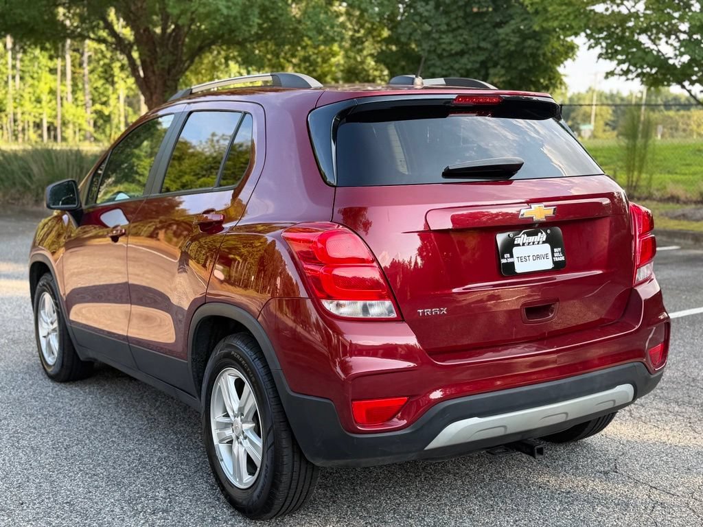 Used 2022 Chevrolet Trax LT w/ LT Convenience Package FWD image 3
