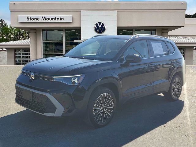 Certified 2025 Volkswagen Taos SE w/ Panoramic Sunroof Package image 1