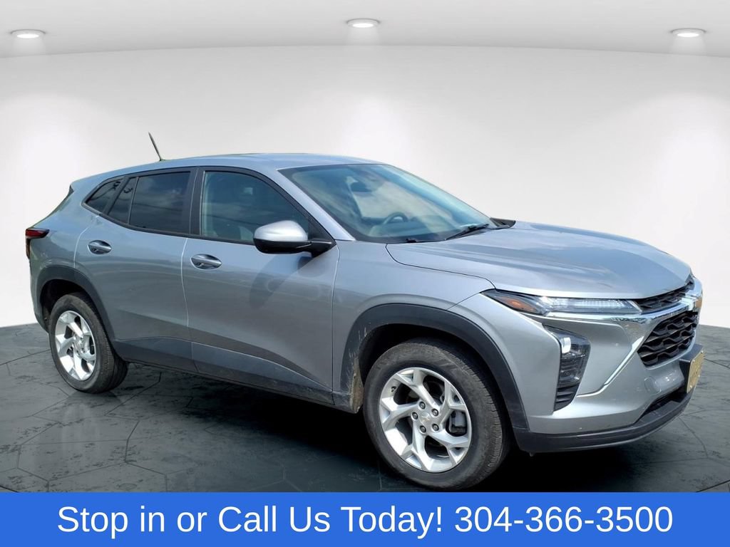 Used 2024 Chevrolet Trax LS w/ LS Convenience Package FWD image 1