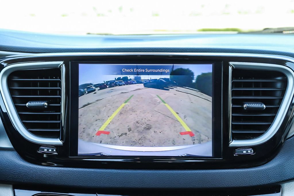 Used 2024 Chrysler Pacifica Touring-L FWD image 28