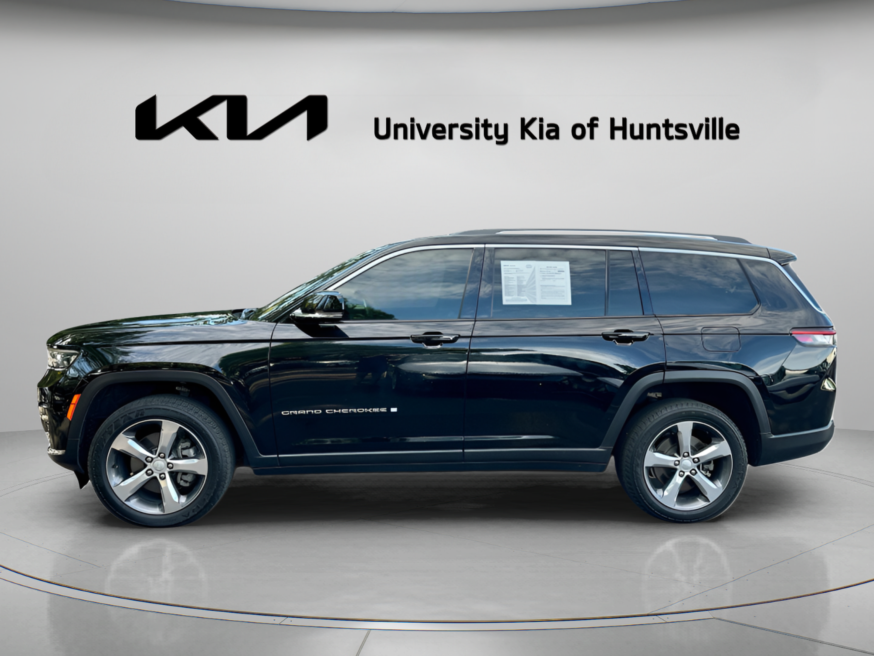 Used 2022 Jeep Grand Cherokee L Limited RWD image 5