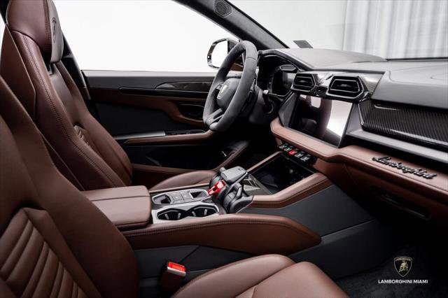 Used 2025 Lamborghini Urus SE image 46